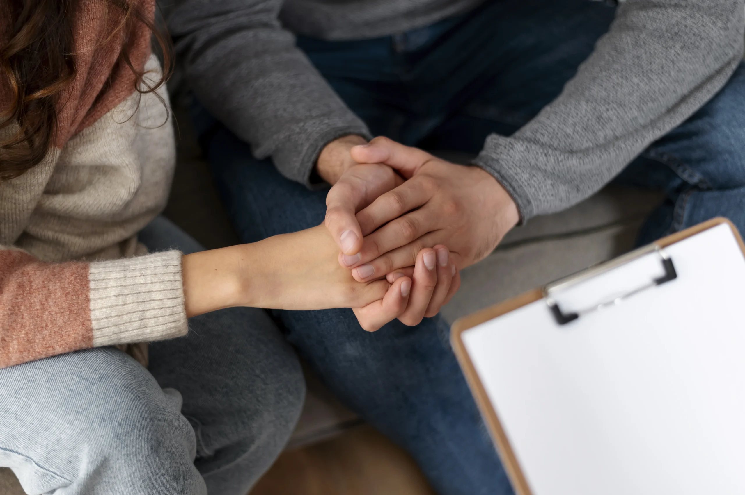 close-up-people-holding-hands (2)